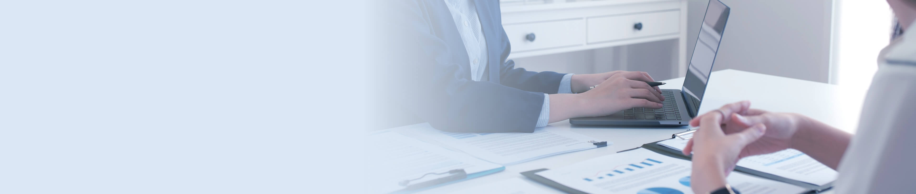 联系微信在线客服